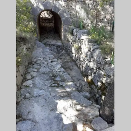 Maisonnette Dans Le Verdon Salernes
